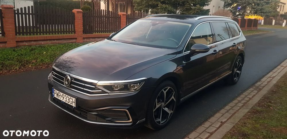 Volkswagen Passat - 1