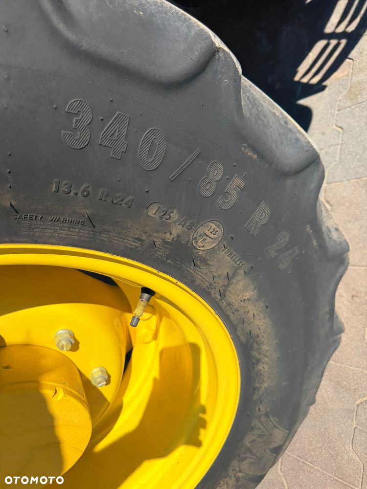John Deere 6090M - 25