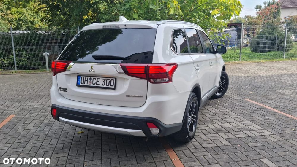 Mitsubishi Outlander 2.0 Invite + 2WD - 7