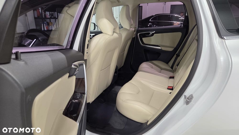 Volvo XC 60 D5 AWD Summum - 16