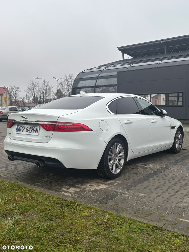Jaguar XF 35t Prestige - 3