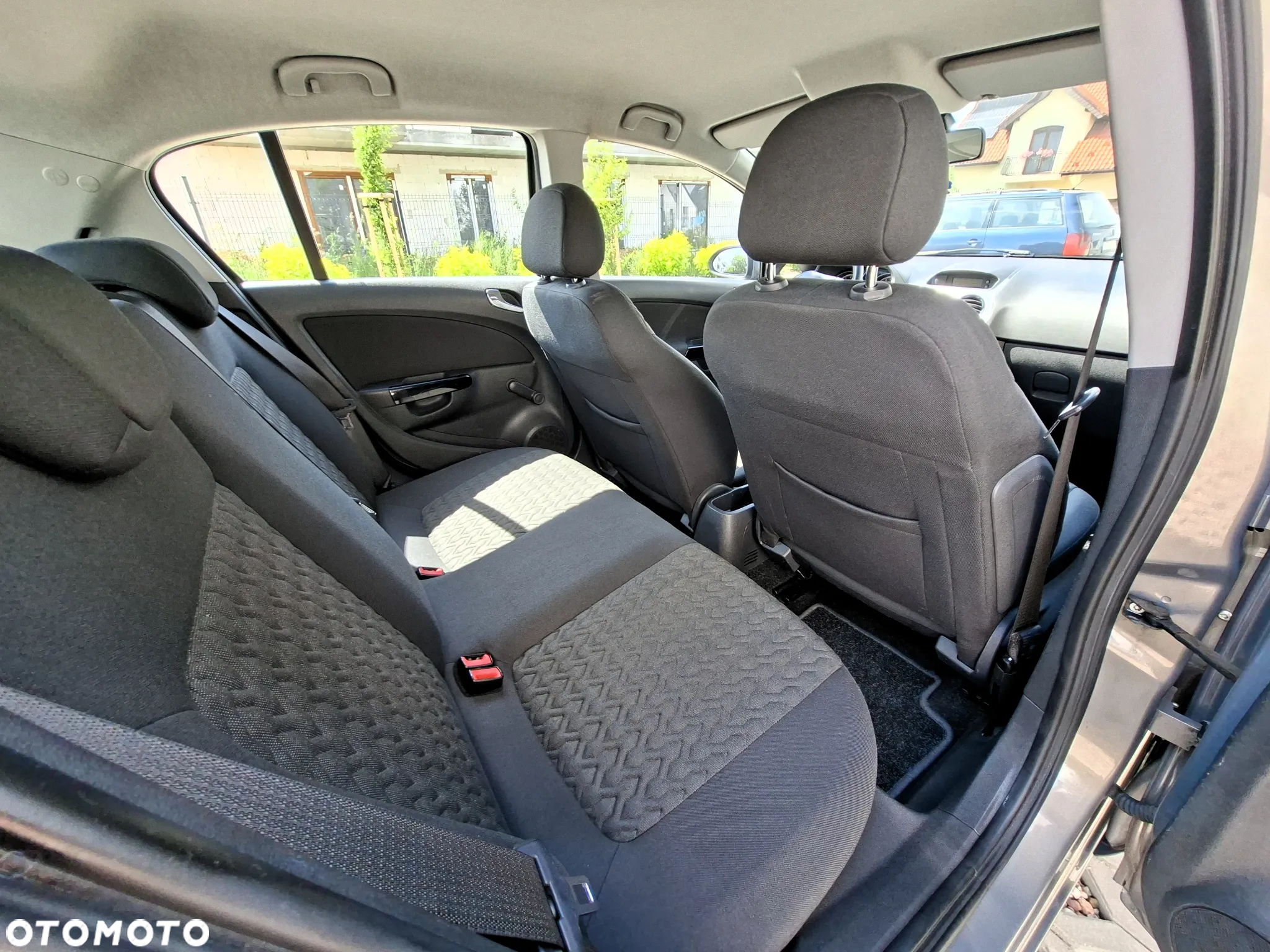Opel Corsa 1.2 16V Edition / Active - 8