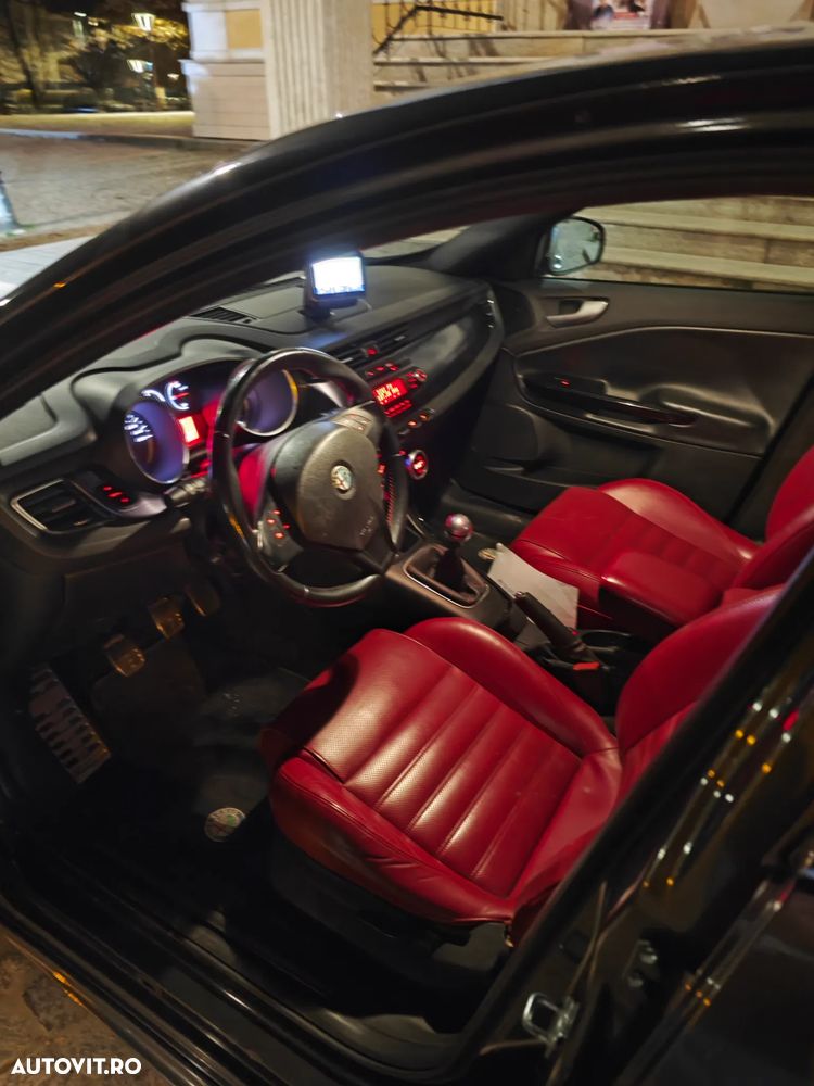 Alfa Romeo Giulietta 1.8 TBi 16V Quadrifoglio Verde - 4