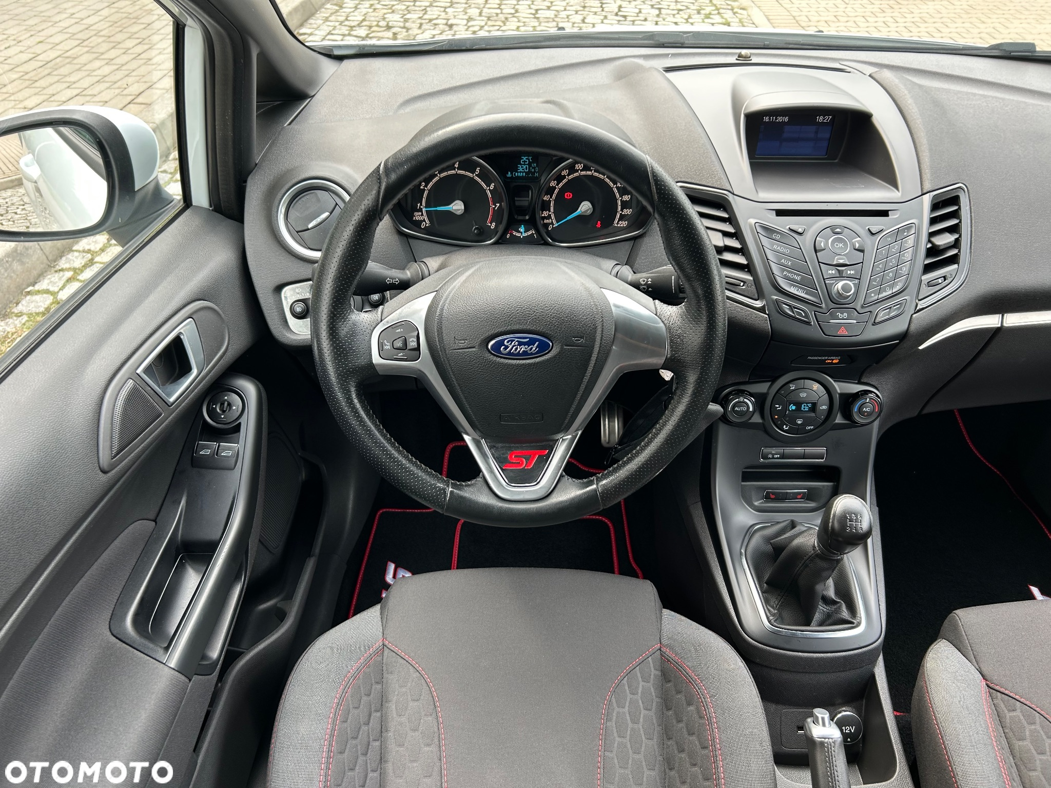 Ford Fiesta 1.0 EcoBoost Start-Stop ST-LINE - 26