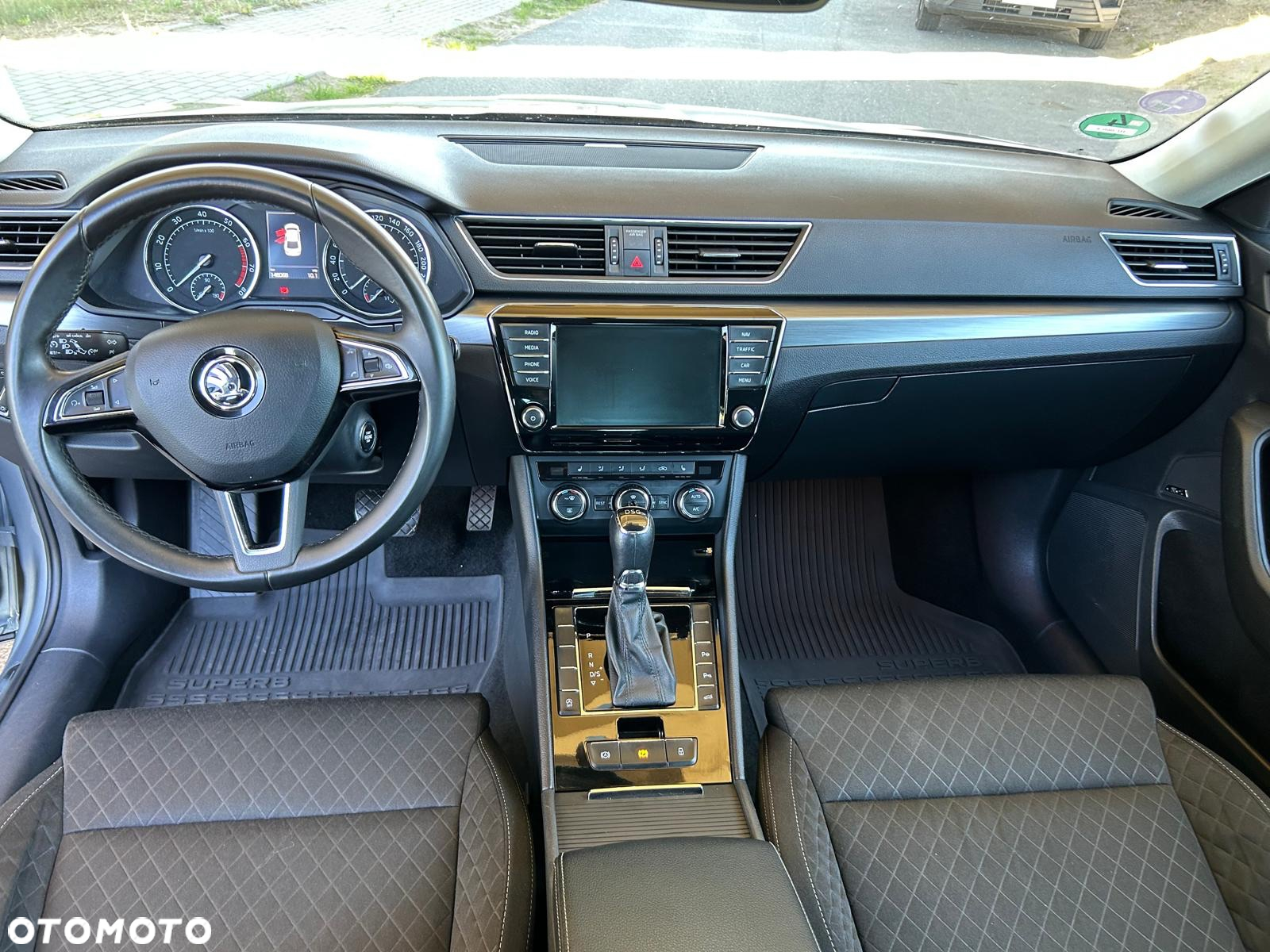 Skoda Superb 1.8 TSI DSG Ambition - 32