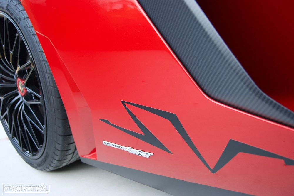 Lamborghini Aventador 6.5 V12 LP750-4 SV - 21
