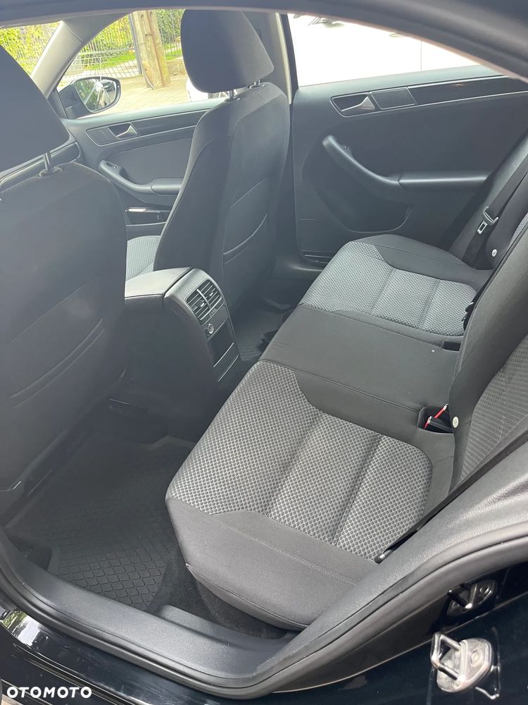 Volkswagen Jetta 1.6 TDI Comfortline - 9