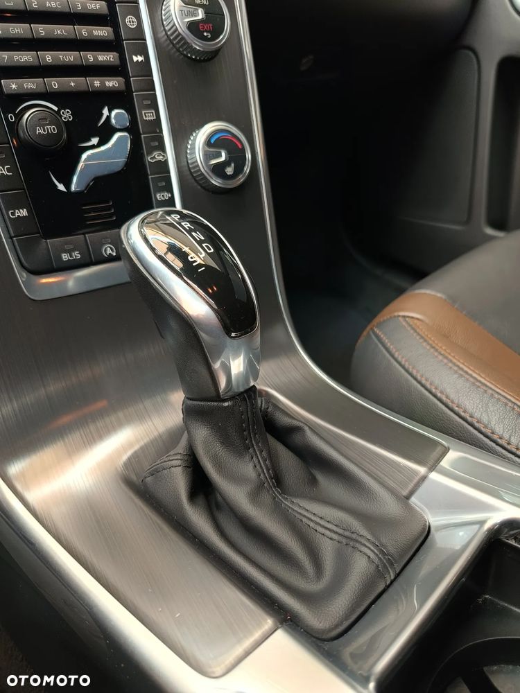 Volvo XC 60 - 25