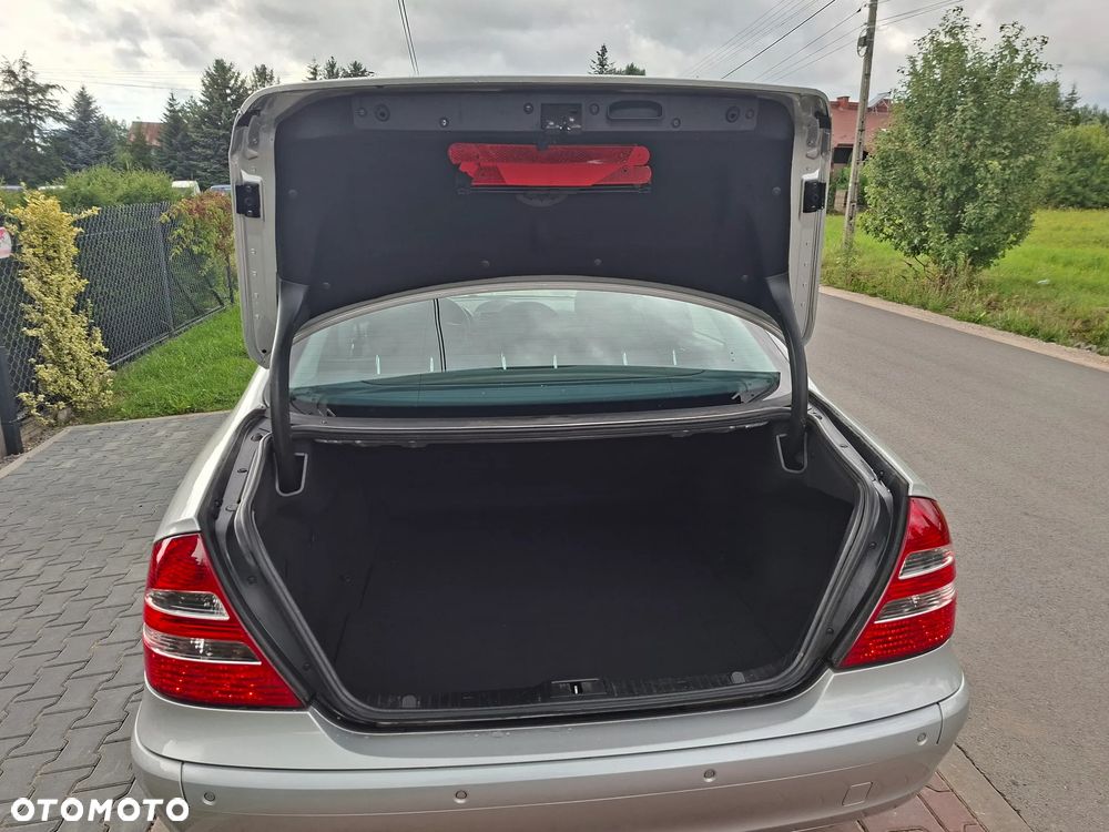 Mercedes-Benz Klasa E 200 Kompressor Automatik Classic - 33