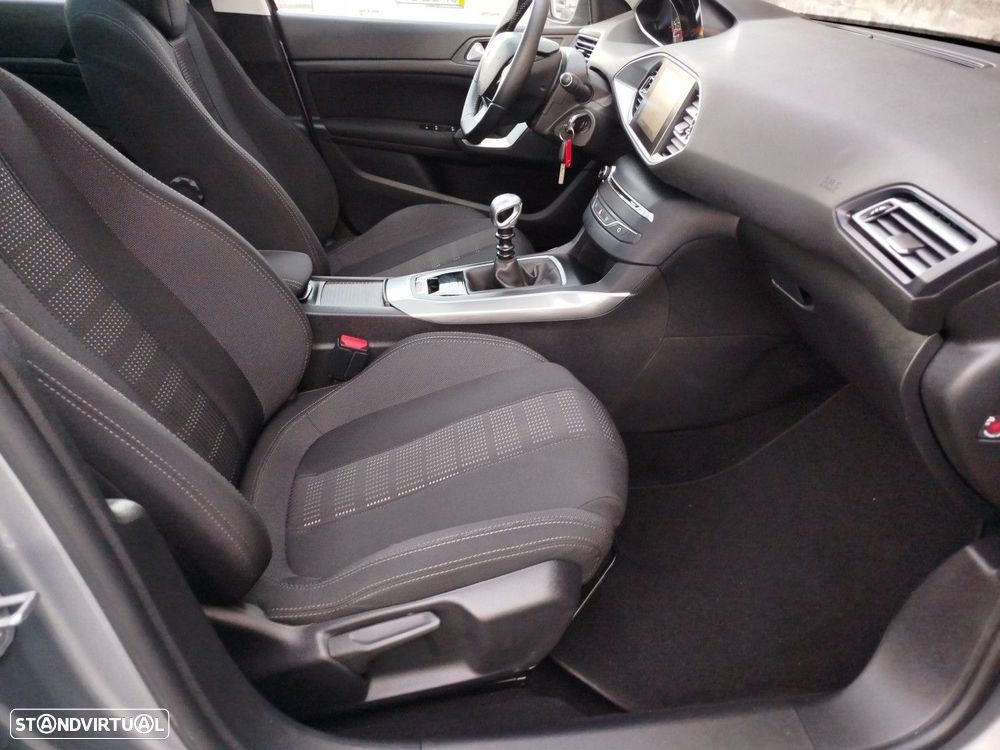 Peugeot 308 SW 1.2 PureTech Allure J17 - 16