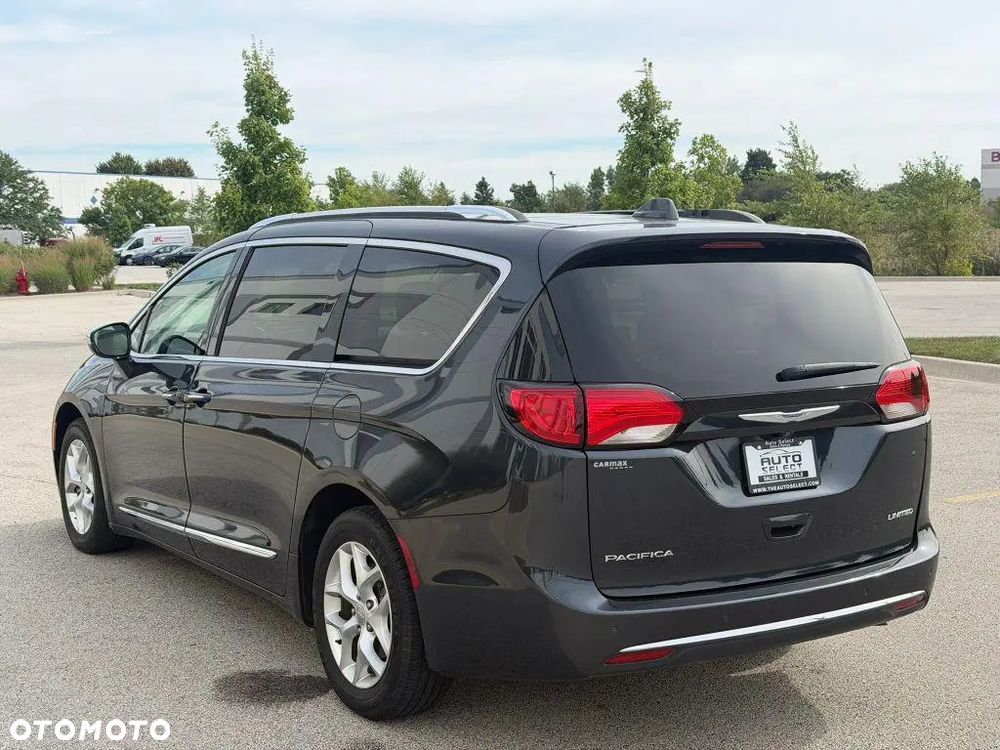 Chrysler Pacifica - 7