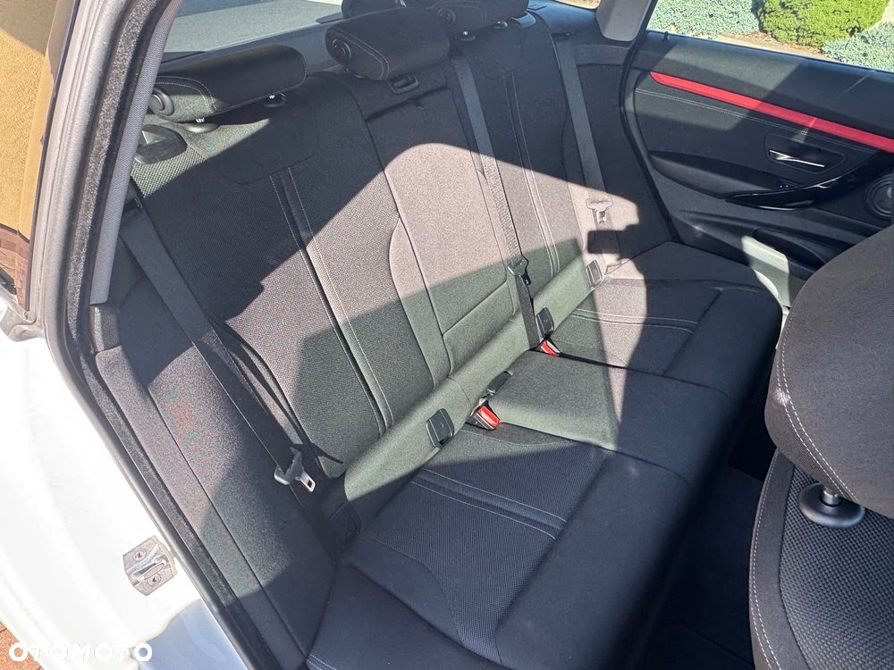 BMW 3GT 320d xDrive Sport Line - 16