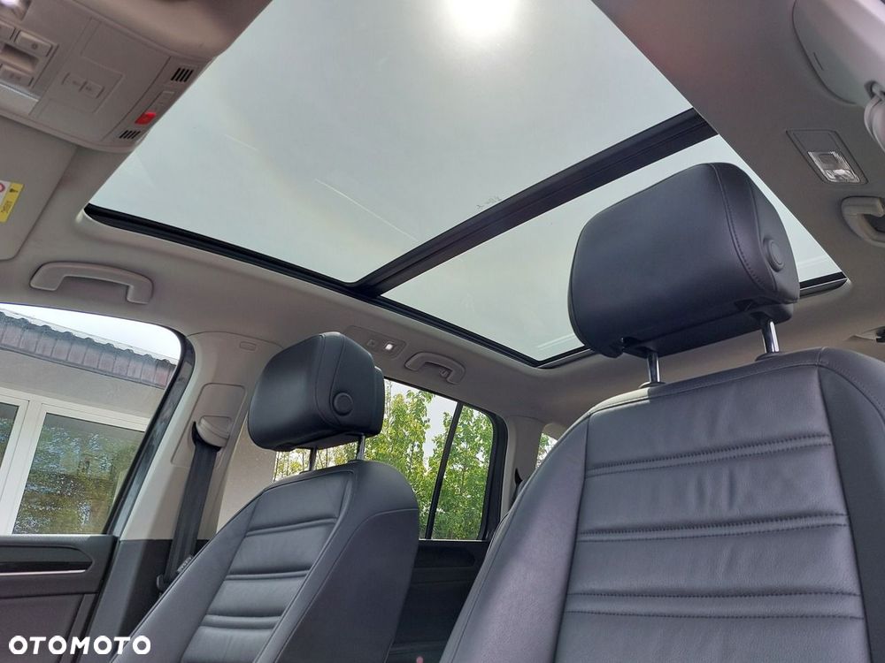 Volkswagen Touran - 25