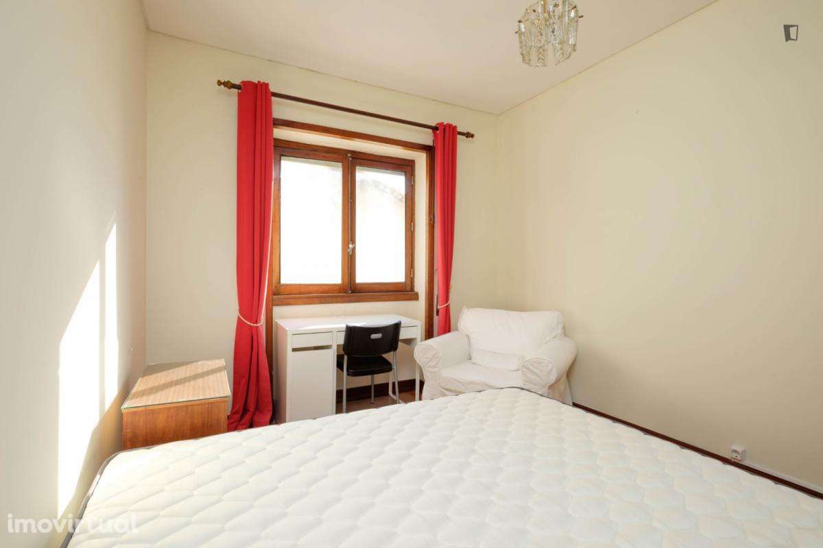 Quarto - localizado em Montes Claros Coimbra - Grande imagem: 4/20