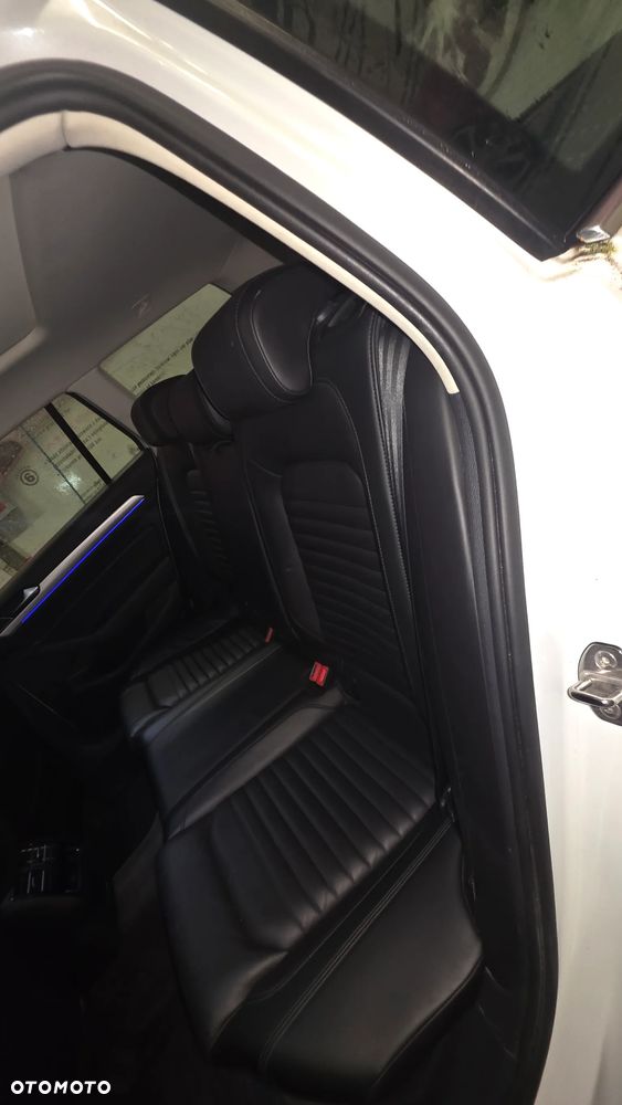 Volkswagen Passat - 16