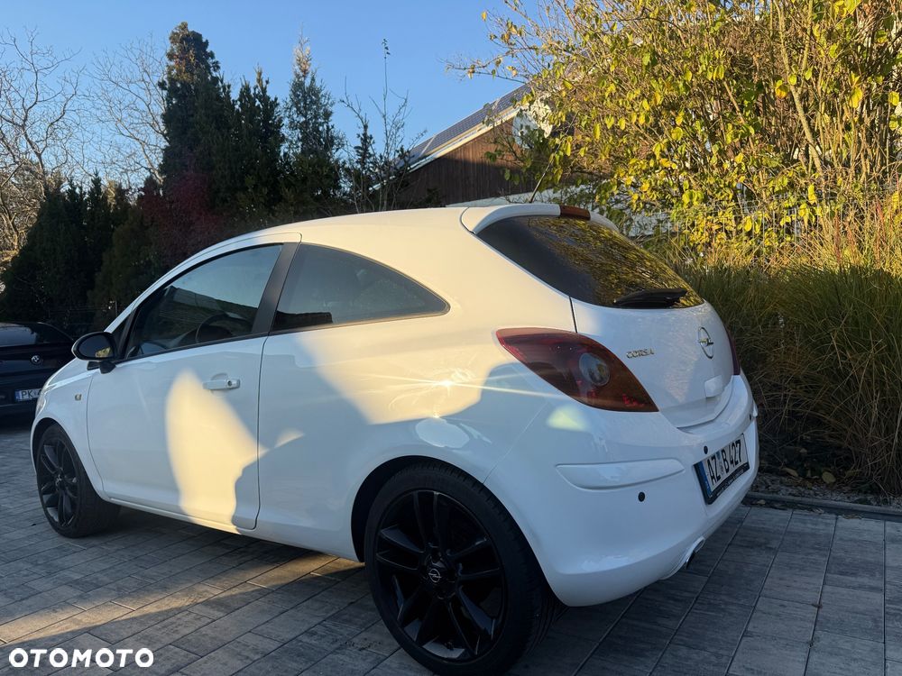 Opel Corsa 1.2 16V Cosmo - 3