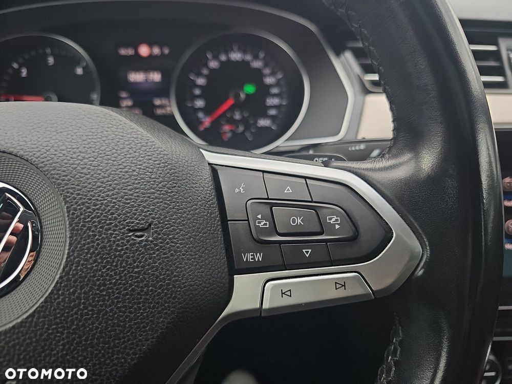 Volkswagen Passat - 25