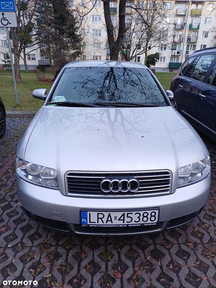 Audi A4 Limousine - 1