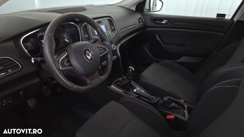 Renault Megane TCe Business - 24