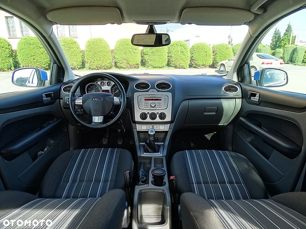 Ford Focus 1.6 16V Ghia - 27