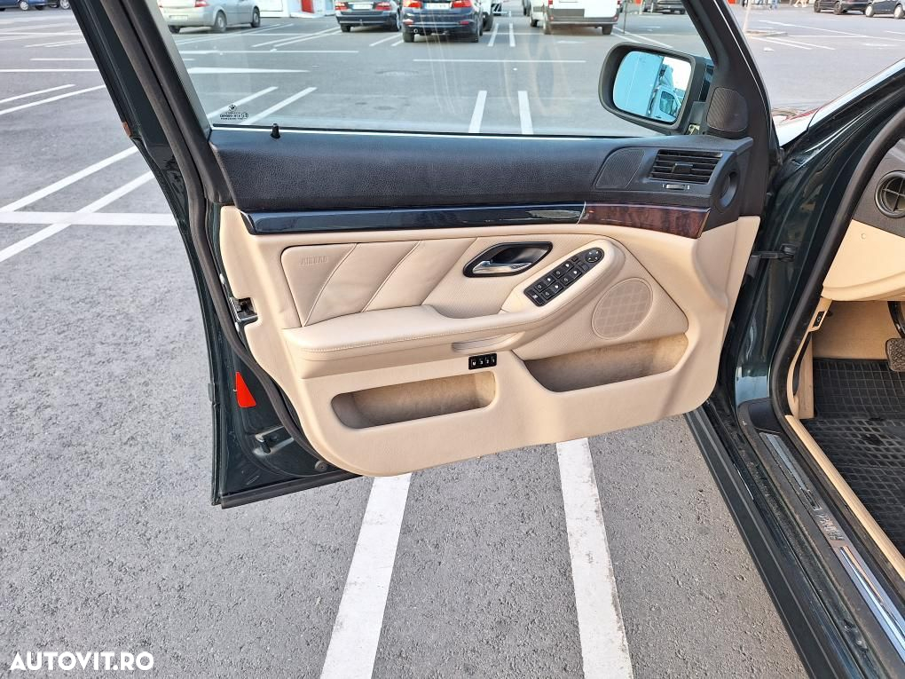 BMW Seria 5 525iA touring - 30