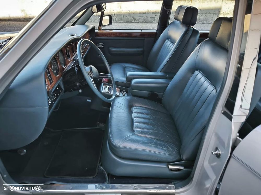 Rolls Royce Silver Spur - 23
