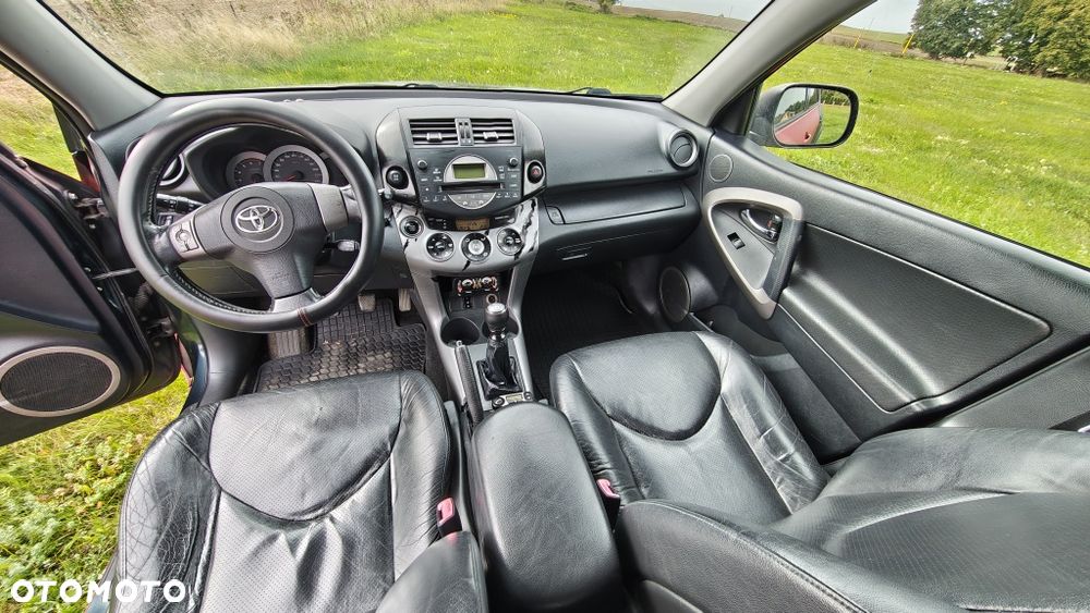 Toyota RAV4 - 8