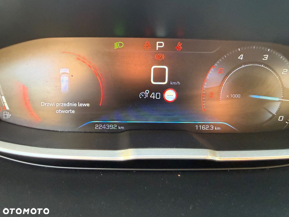 Peugeot 5008 1.6 BlueHDi Style 7os - 8