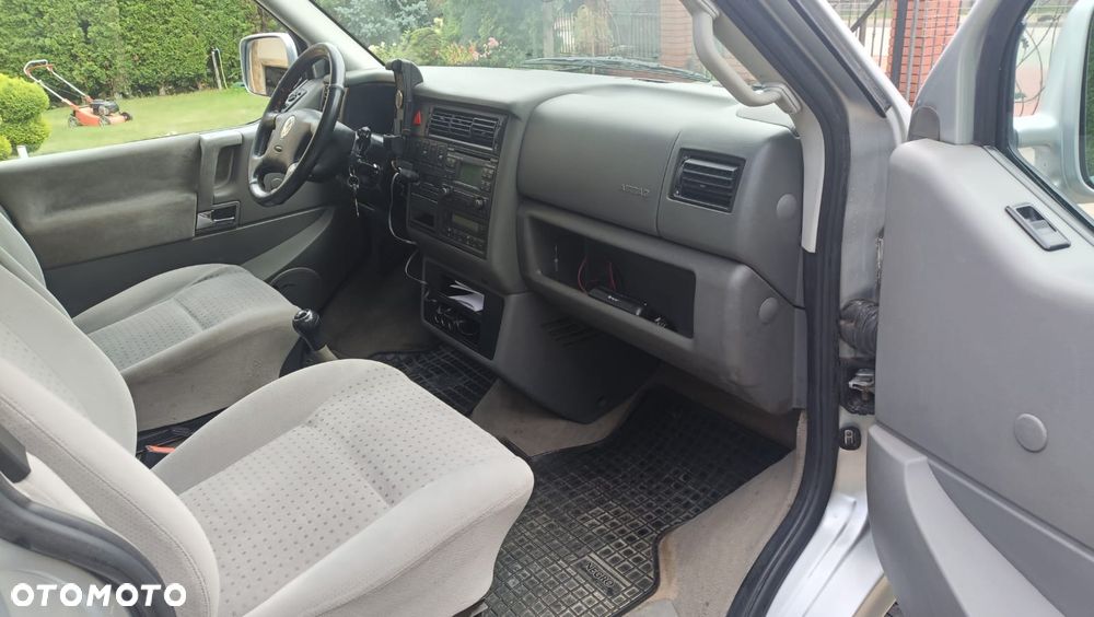 Volkswagen Caravelle - 6