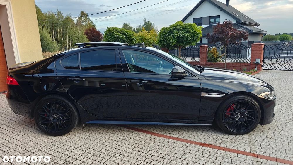 Jaguar XE 2.0 T R-Sport - 4