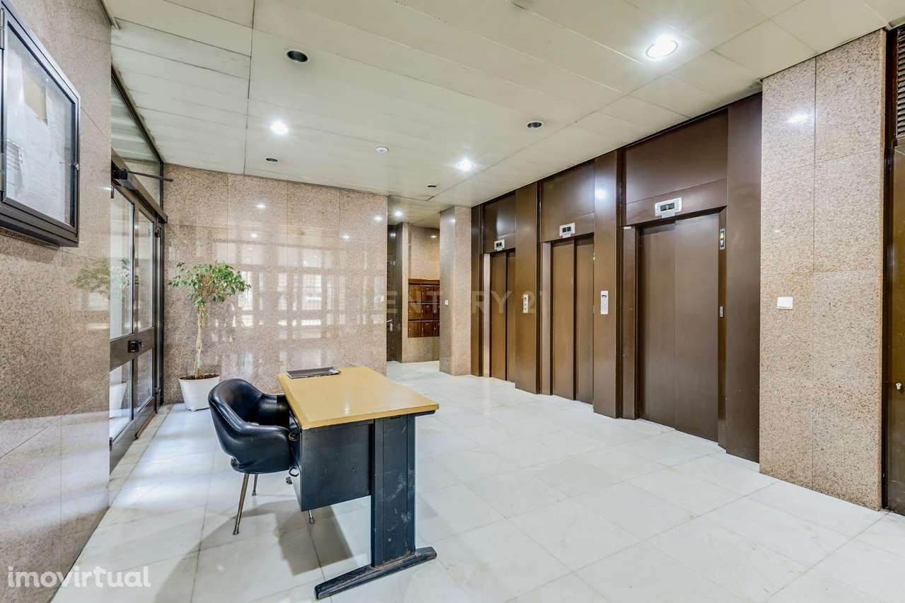 Apartamento T3 em Miraflores - Grande imagem: 2/27