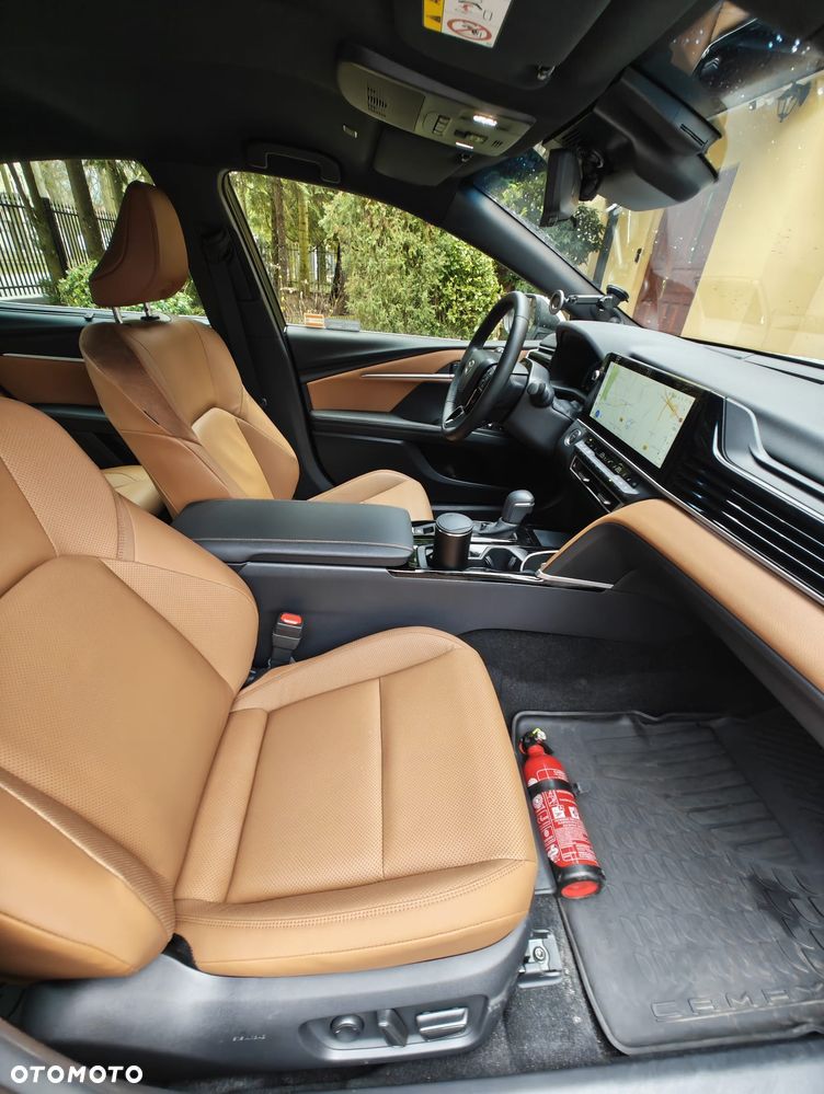 Toyota Camry 2.5 Hybrid Dynamic Force Executive e-CVT - 2