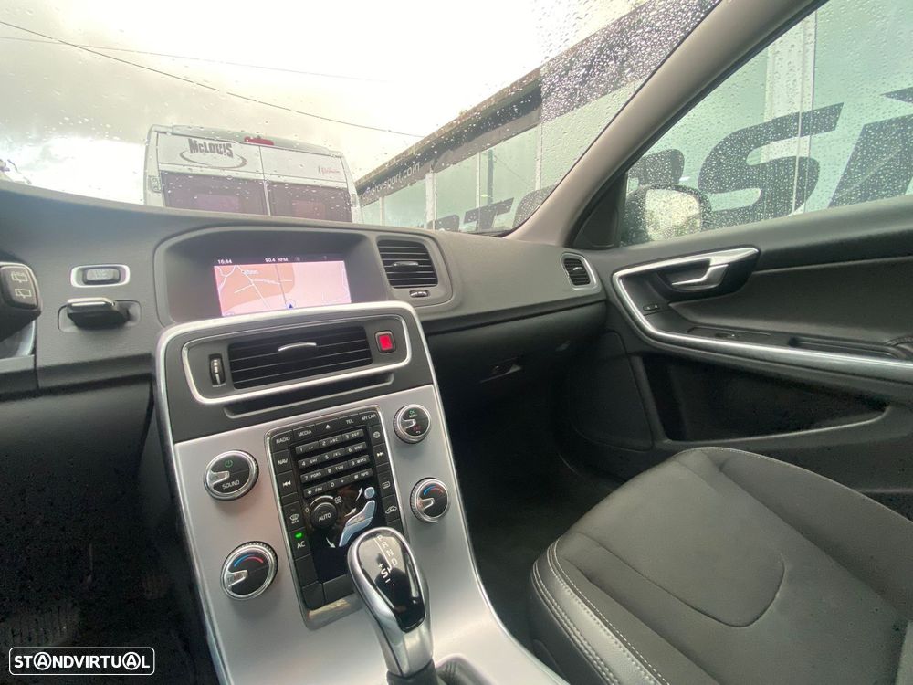 Volvo V60 Cross Country 2.0 D4 Momentum Geartronic - 22