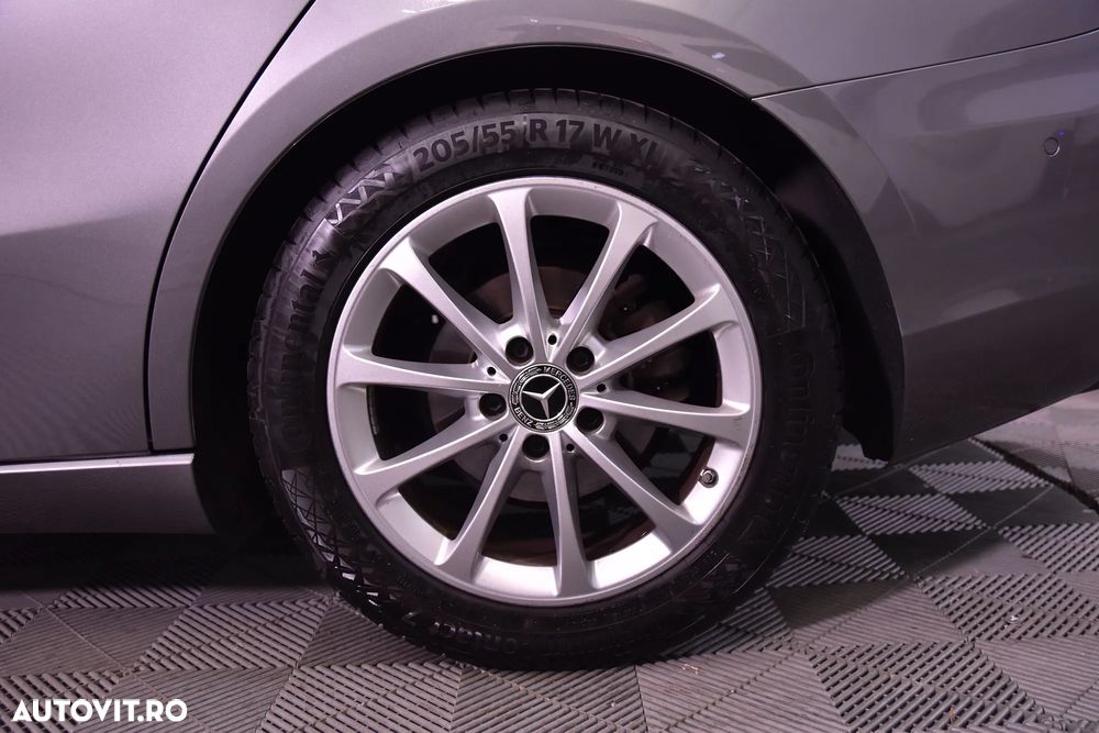 Mercedes-Benz A 180 d Sedan Aut. - 12