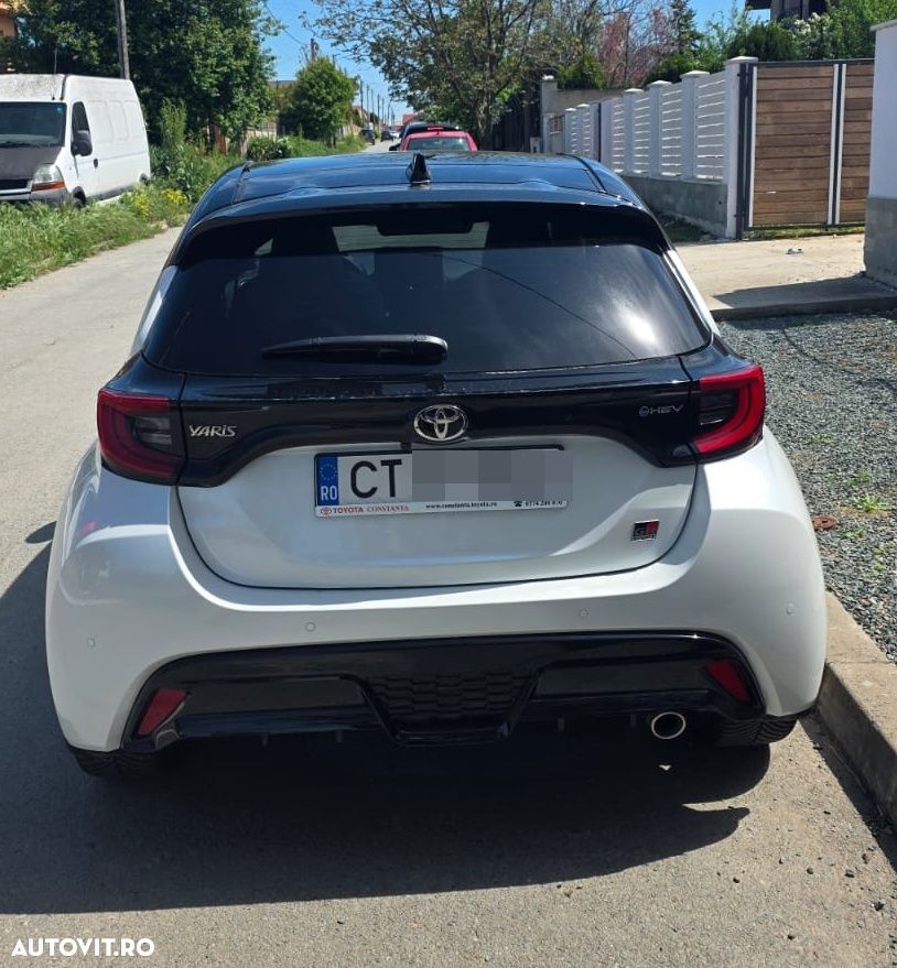 Toyota Yaris 1.5 VVT-i HSD Dynamic Bi-tone - 3