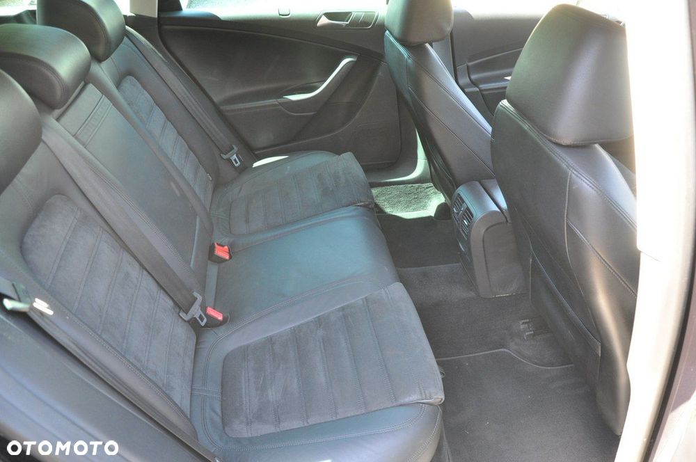 Volkswagen Passat - 11