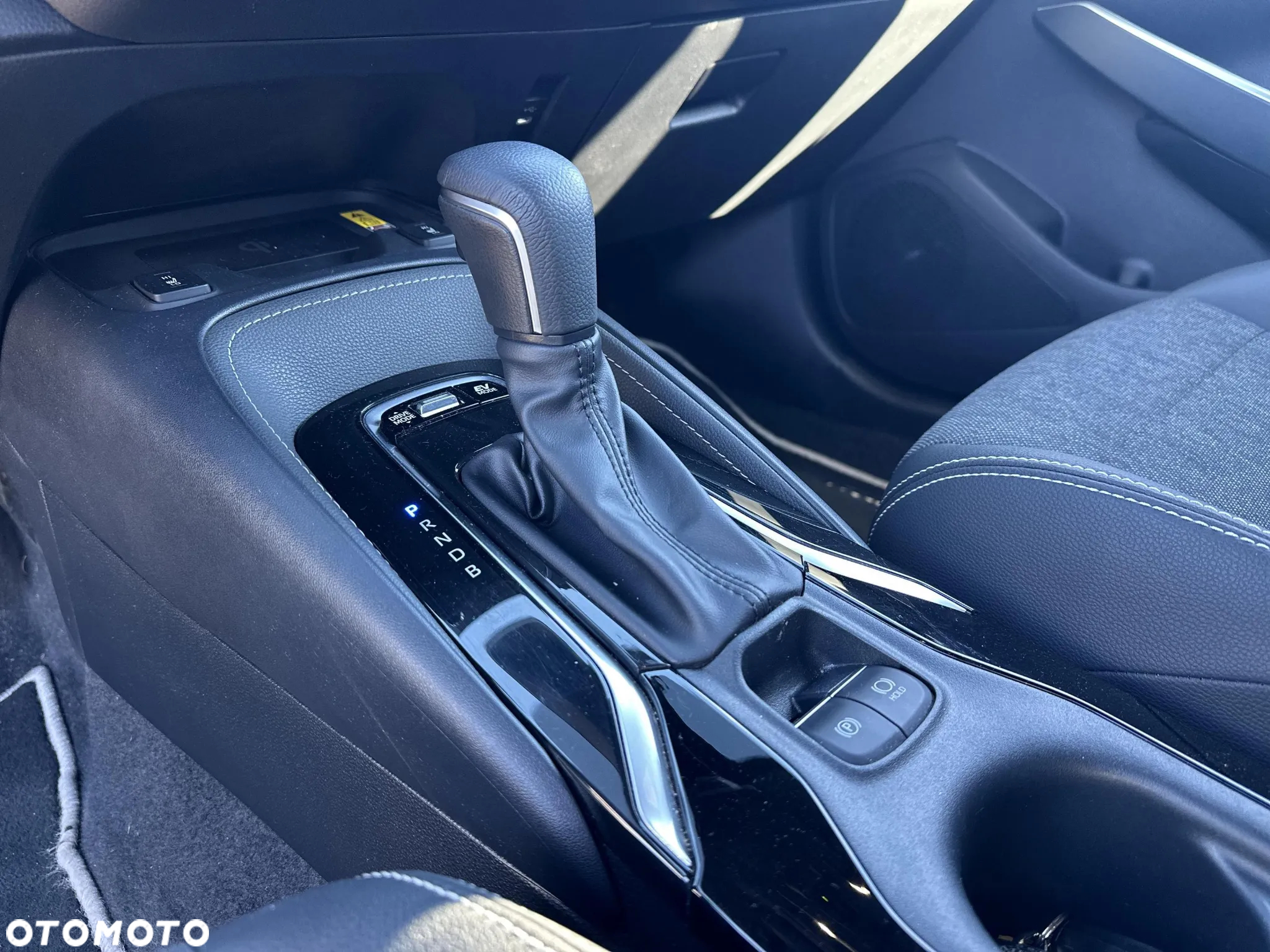 Toyota Corolla 1.8 Hybrid Style - 24