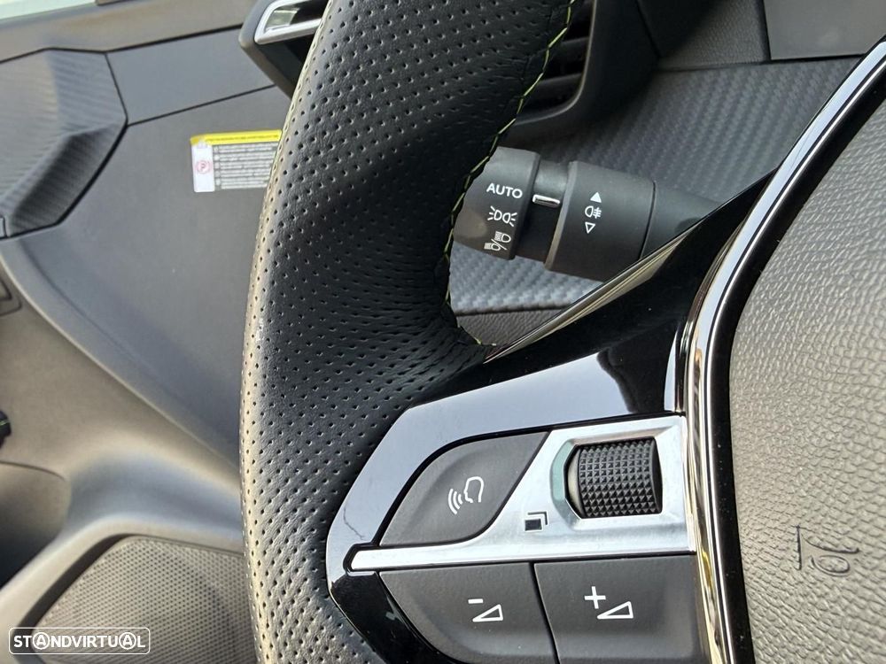 Peugeot e-208 GT - 35