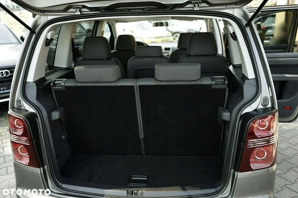 Volkswagen Touran - 27