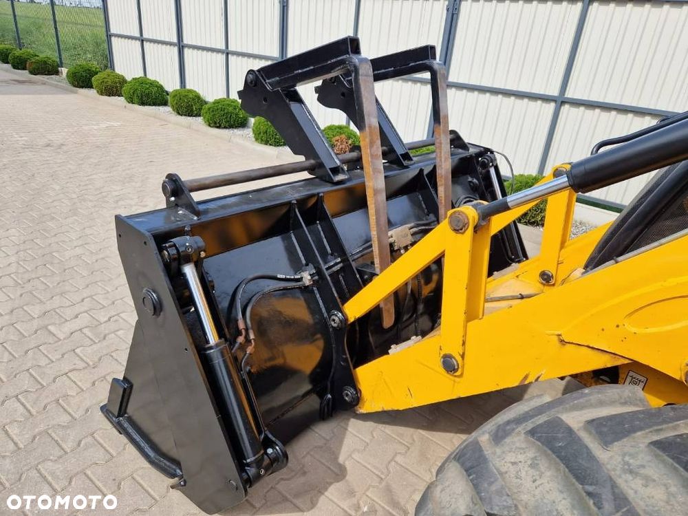 JCB 3CX - 8