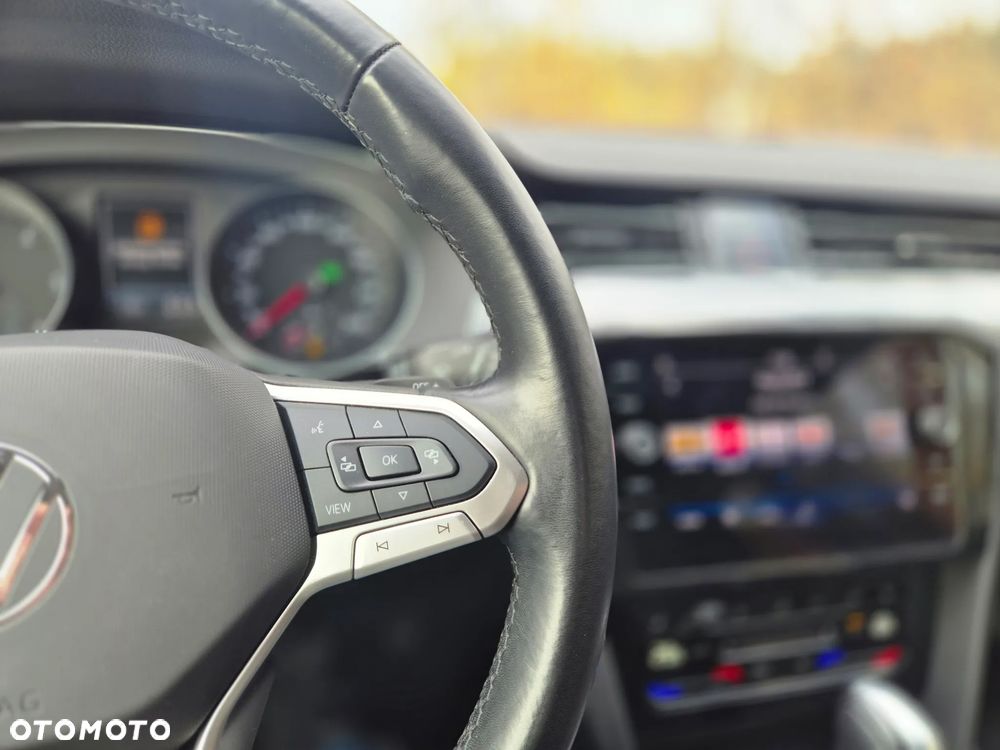 Volkswagen Passat - 16
