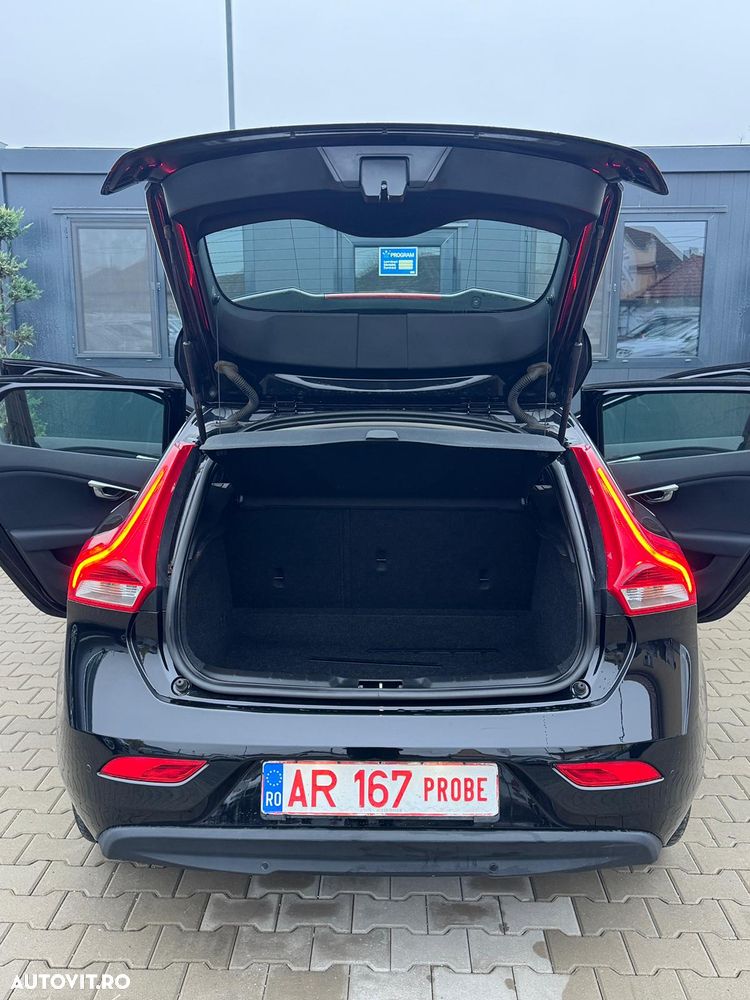 Volvo V40 - 24
