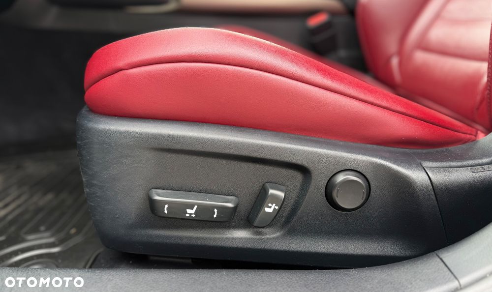 Lexus IS 300h F Sport - 31