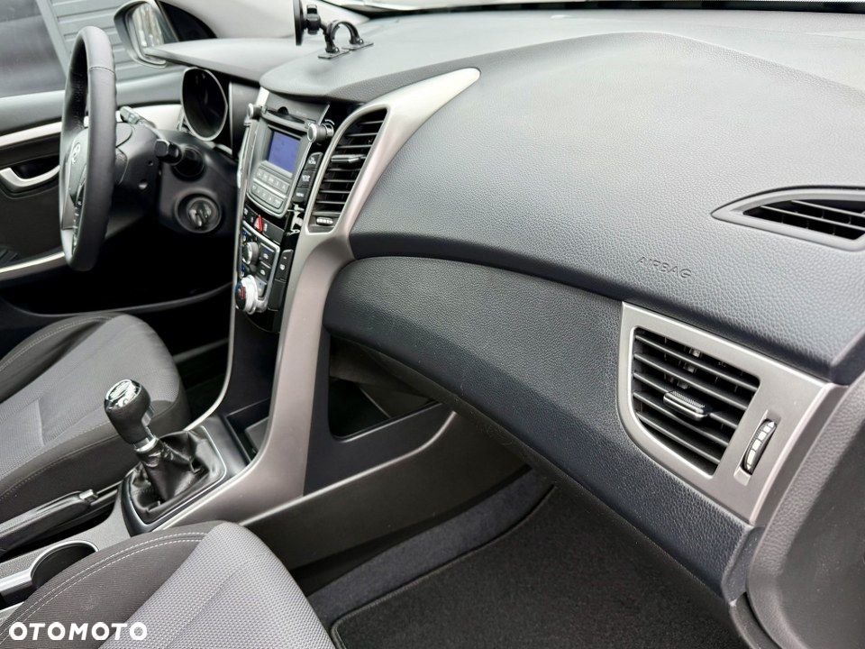 Hyundai i30 blue Kombi 1.6 GDi Passion - 30