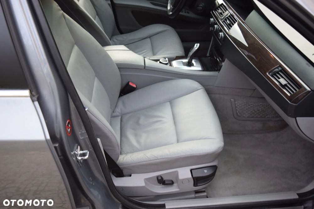 BMW Seria 5 523i Edition Sport - 11