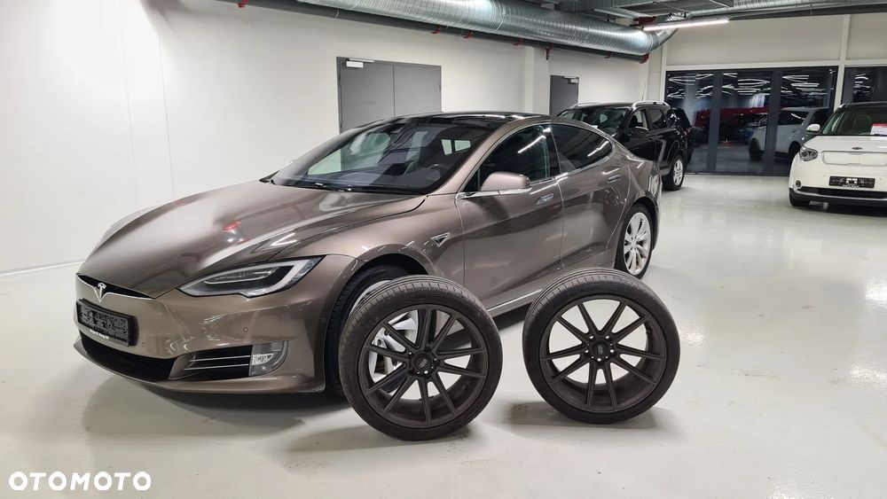 Tesla Model S - 26