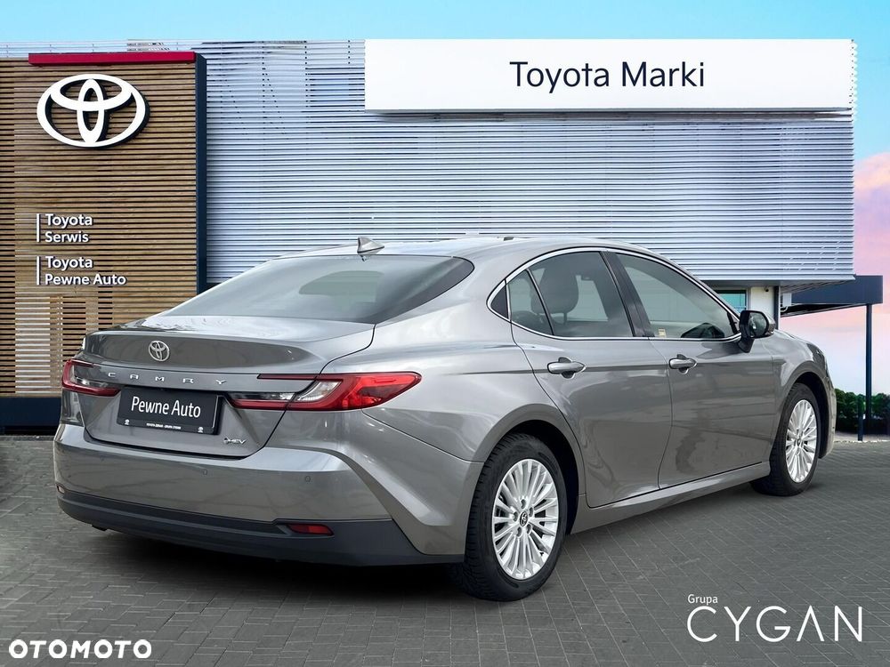 Toyota Camry - 5