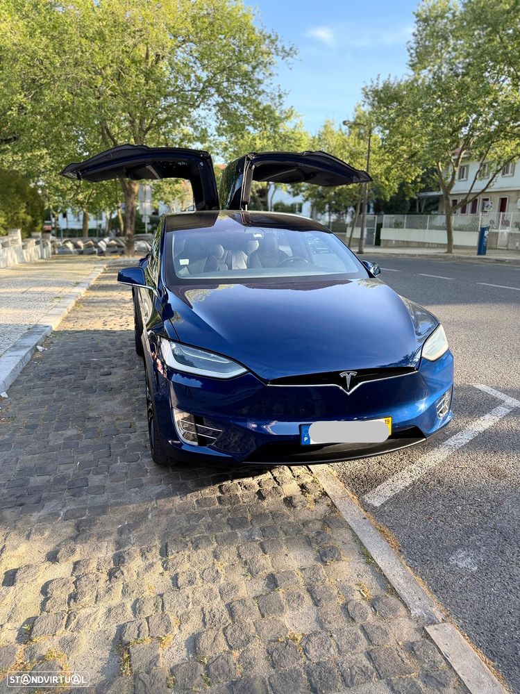Tesla Model X - 7