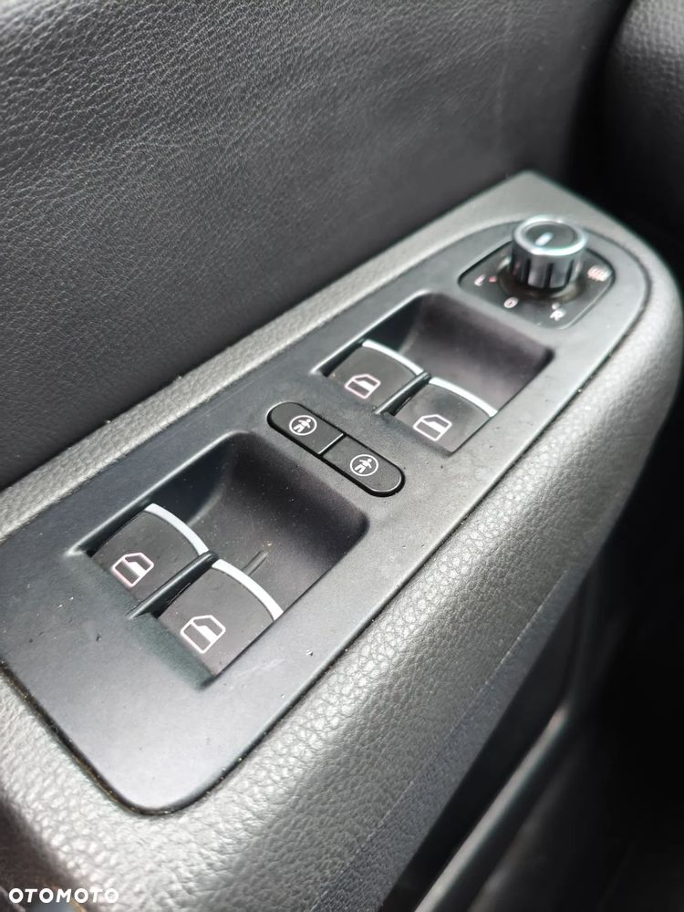 Volkswagen Sharan 2.0 TDI 4MOTION Blue Motion Life - 19