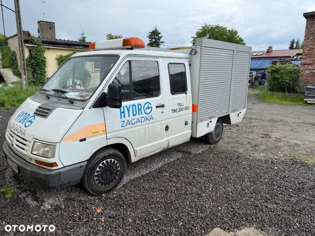 Renault TRAFIC - 1